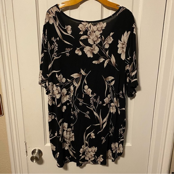 Maurices V Neck Tee - Picture 2 of 4